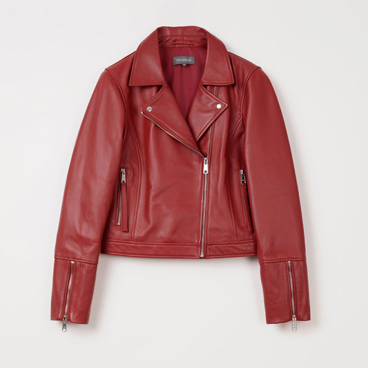 New York’s best photographer delivers exceptional creativity in every campaign shoot.